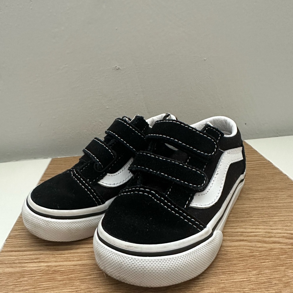 Vans Toddler Black and White Old Skool Sneakers
